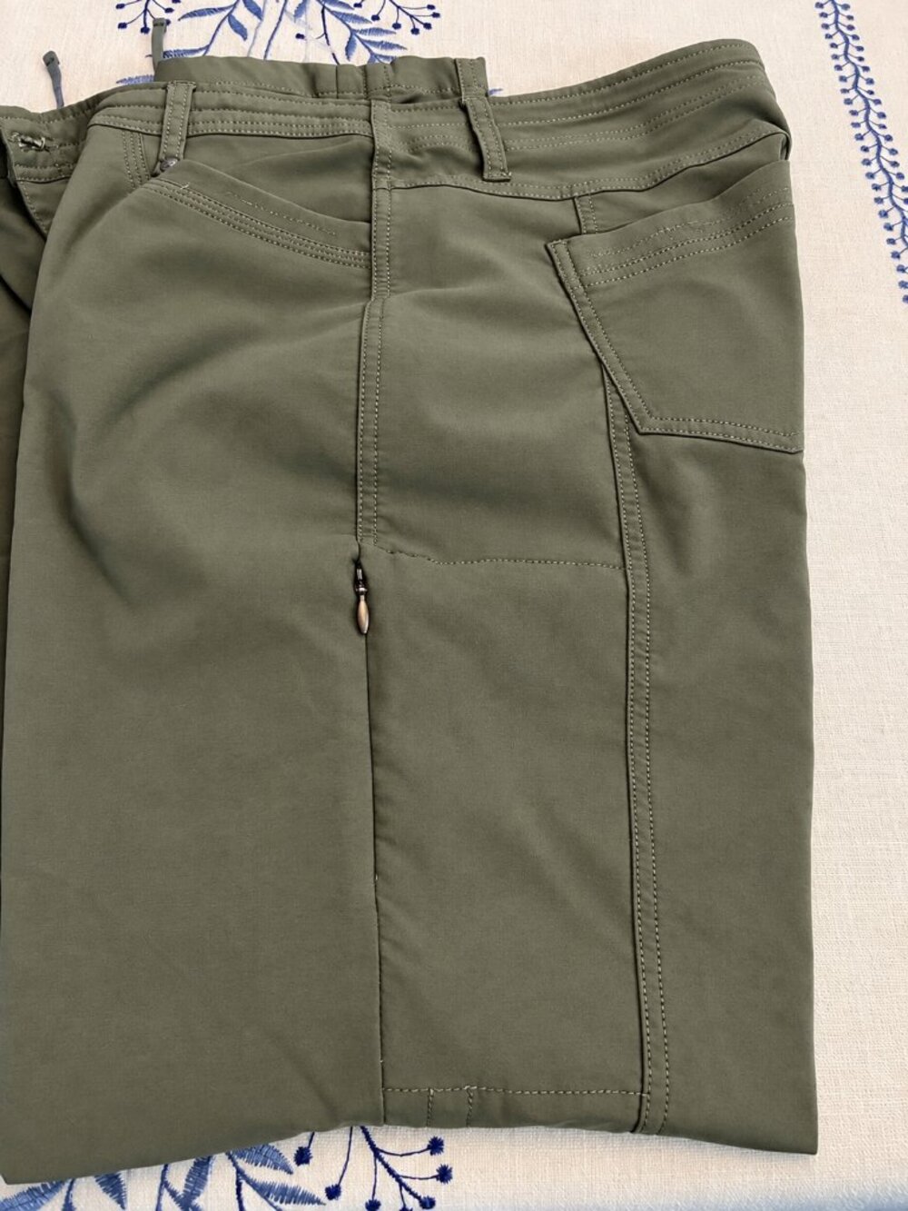 KUHL Women's 24 Short Olive Green Hiking Pants Stretch Outdoor Utility Style 623